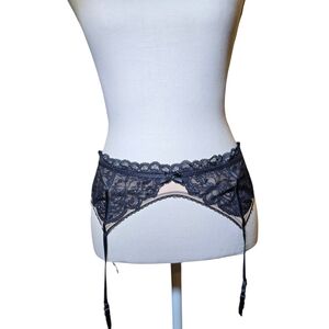 VICTORIA'S SECRET Vintage Elegant Black & Nude Lace Garter Belt